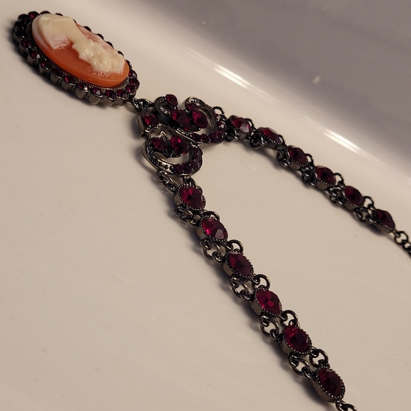 Cameo Pendant With Deep Blood Red Crystals Gunmetal-tone Choker Necklace PoFJ - Picture 3 of 16